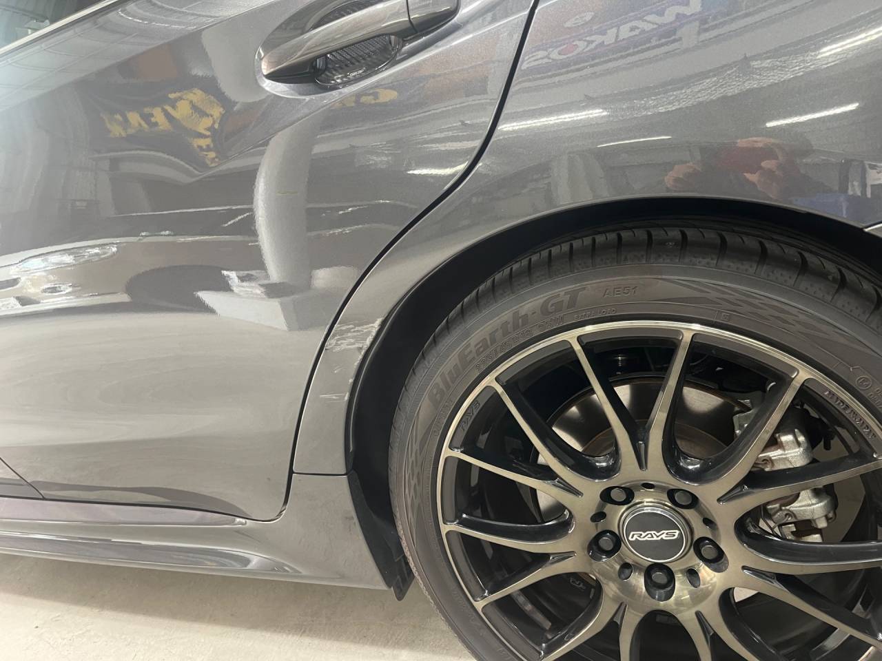 スバル　レヴォーグ　左リアタイヤハウス板金塗装